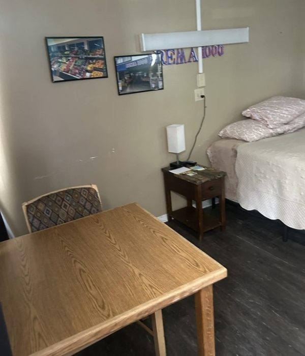 Roo 23, 1 Queen, picture 2 REV 2